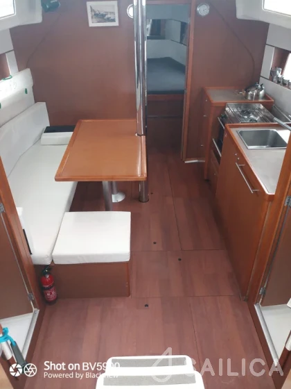 Oceanis 38 - Yacht Charter Sailica