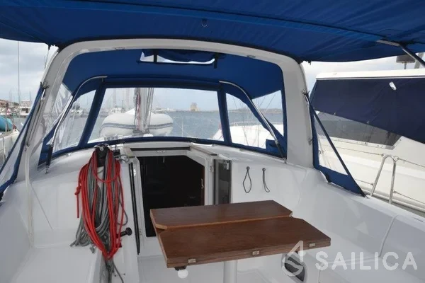 Oceanis 38 - Yacht Charter Sailica