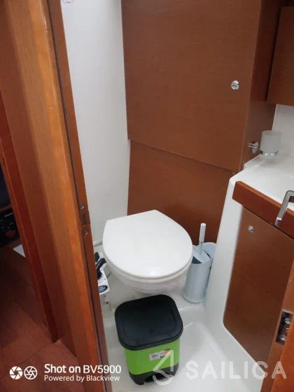 Oceanis 38 - Yacht Charter Sailica
