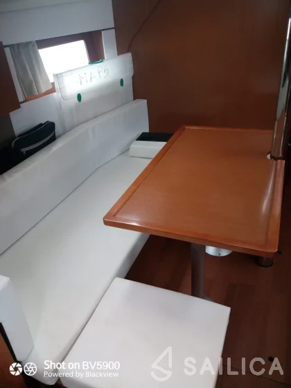 Oceanis 38 - Yacht Charter Sailica