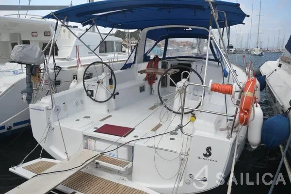 Oceanis 38 - Yacht Charter Sailica