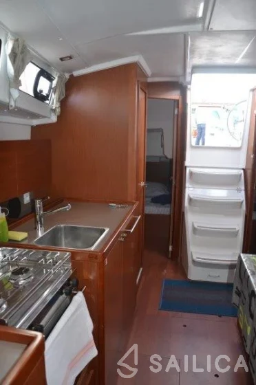 Oceanis 38 - Yacht Charter Sailica