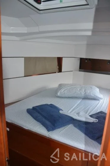 Oceanis 38 - Yacht Charter Sailica