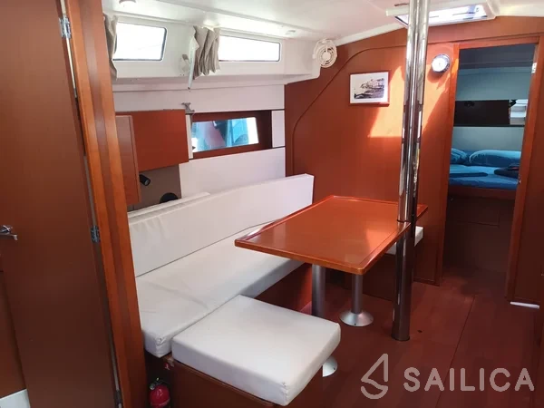 Oceanis 38 - Yacht Charter Sailica