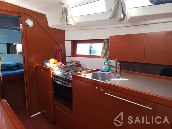 Oceanis 38 - Yacht Charter Sailica