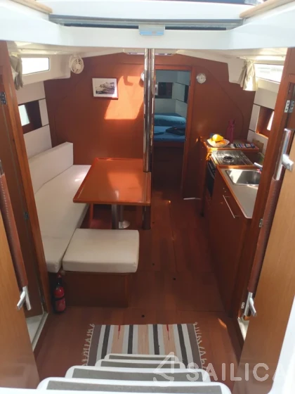 Oceanis 38 - Yacht Charter Sailica