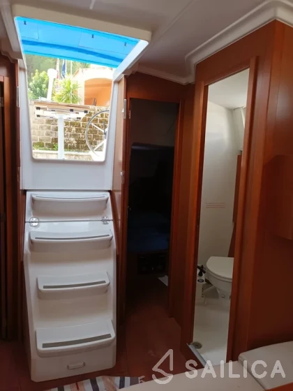 Oceanis 38 - Yacht Charter Sailica