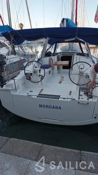 Oceanis 38 - Yacht Charter Sailica