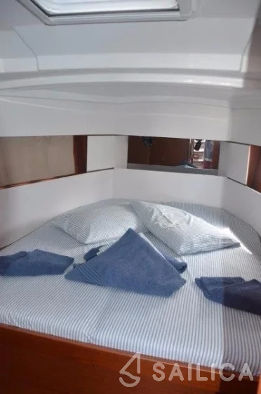 Oceanis 38.1 - Yacht Charter Sailica