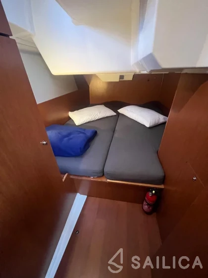 Oceanis 38.1 - Yacht Charter Sailica