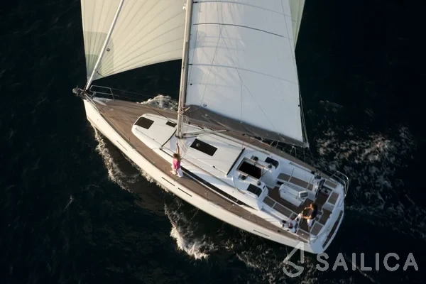 Oceanis 38.1 - Yacht Charter Sailica