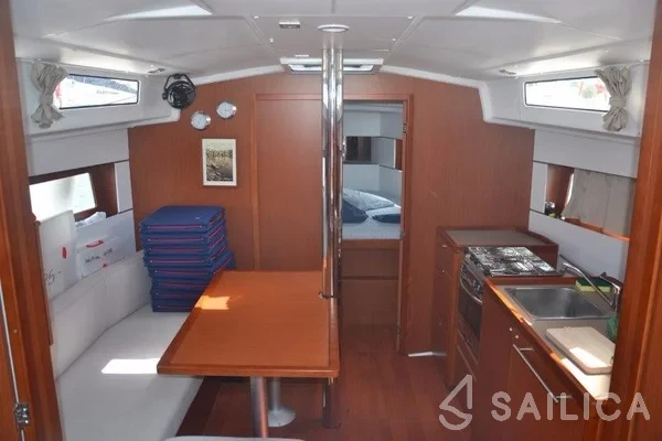 Oceanis 38.1 - Yacht Charter Sailica