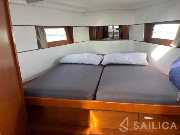 Oceanis 38.1 - Yacht Charter Sailica