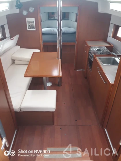 Oceanis 38.1 - Yacht Charter Sailica