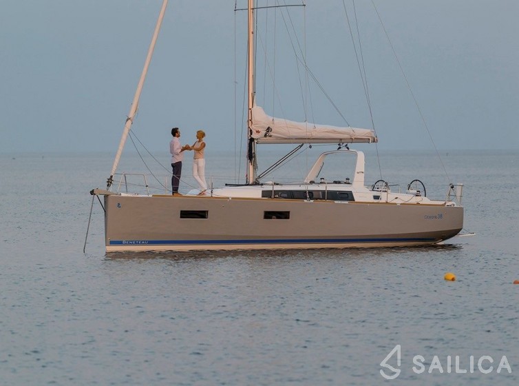 Oceanis 38 - Yacht Charter Sailica