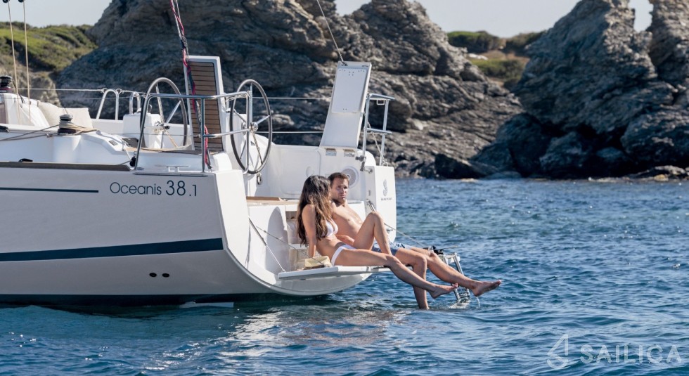 Oceanis 38.1 - Yacht Charter Sailica