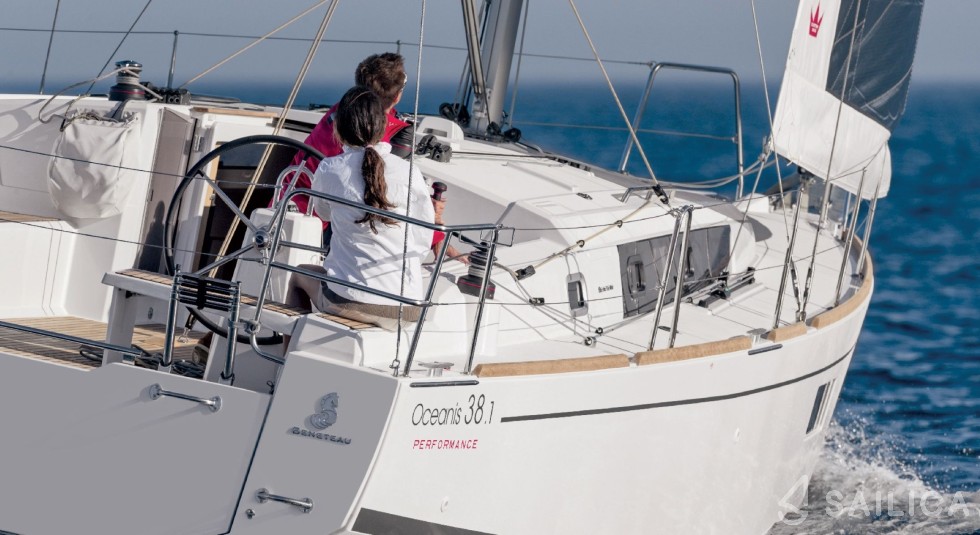 Oceanis 38.1 - Yacht Charter Sailica