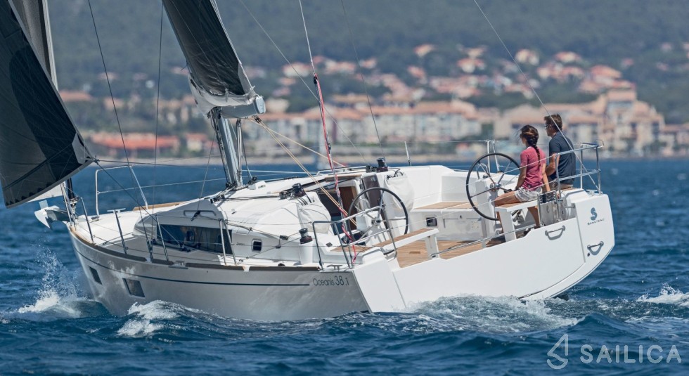 Oceanis 38.1 - Yacht Charter Sailica