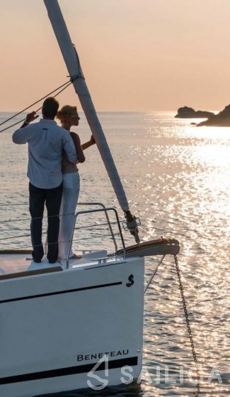 Oceanis 38 - Yacht Charter Sailica