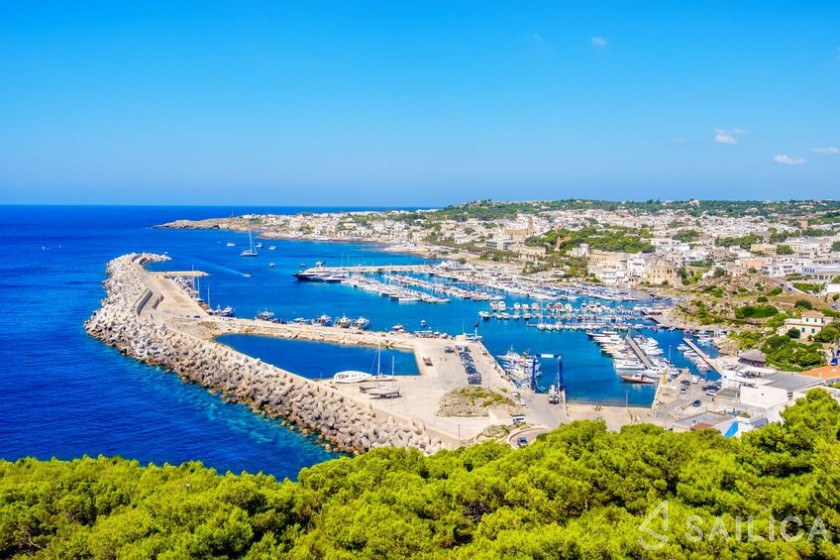 Oceanis 393 - Yacht Charter Sailica