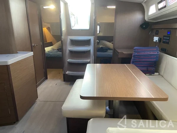 Oceanis 40.1 - Yacht Charter Sailica