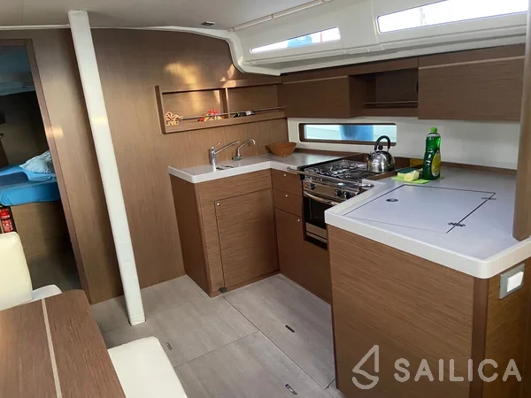 Oceanis 40.1 - Yacht Charter Sailica