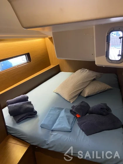 Oceanis 40.1 - Yacht Charter Sailica