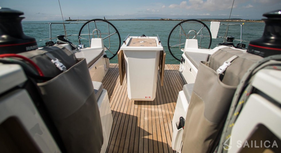 Oceanis 40.1 - Yacht Charter Sailica