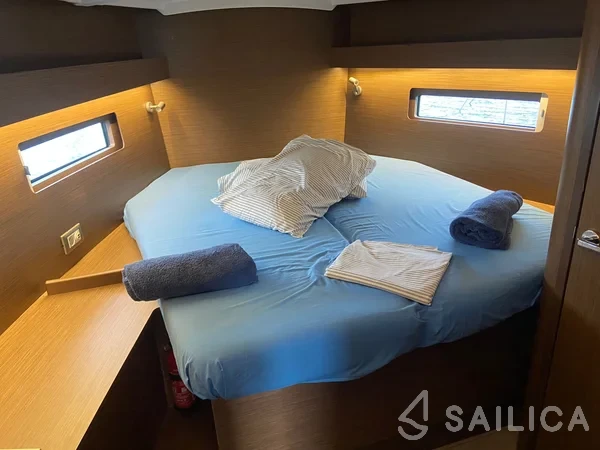 Oceanis 40.1 - Yacht Charter Sailica