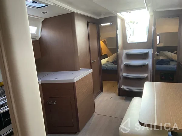 Oceanis 40.1 - Yacht Charter Sailica