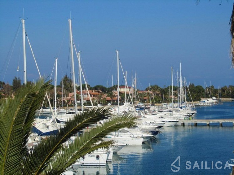Oceanis 40.1 - Yacht Charter Sailica