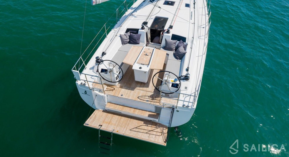 Oceanis 40.1 - Yacht Charter Sailica