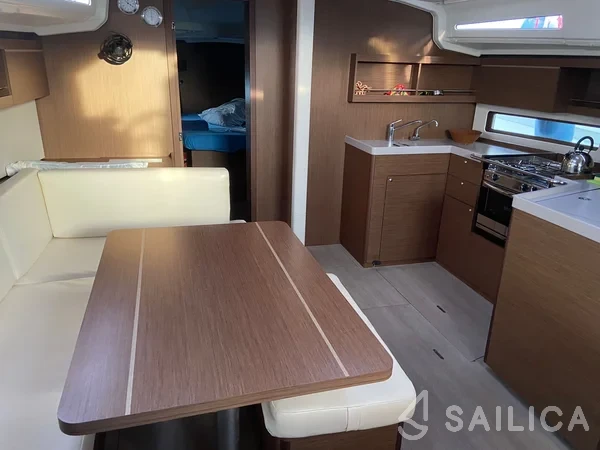 Oceanis 40.1 - Yacht Charter Sailica