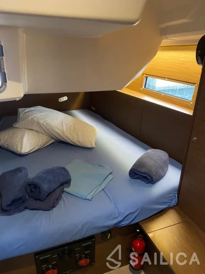Oceanis 40.1 - Yacht Charter Sailica