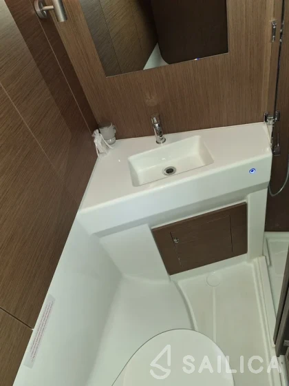 Oceanis 40.1 - Yacht Charter Sailica