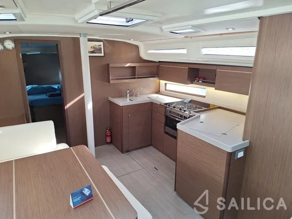 Oceanis 40.1 - Yacht Charter Sailica
