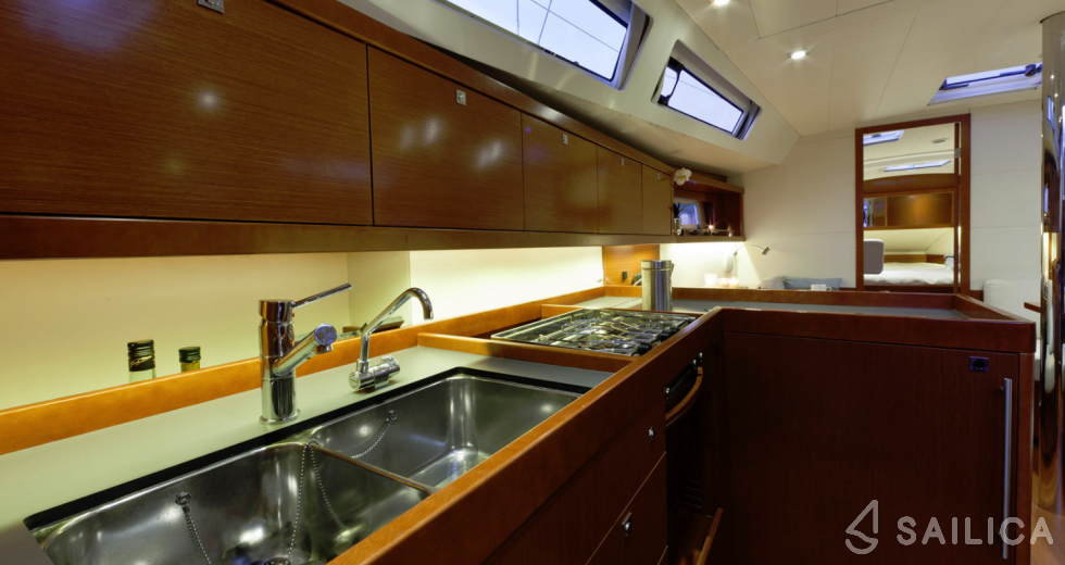Oceanis 41 - Yacht Charter Sailica