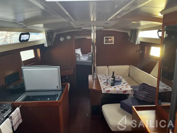 Oceanis 41.1 - Yacht Charter Sailica