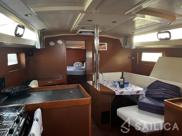 Oceanis 41.1 - Yacht Charter Sailica