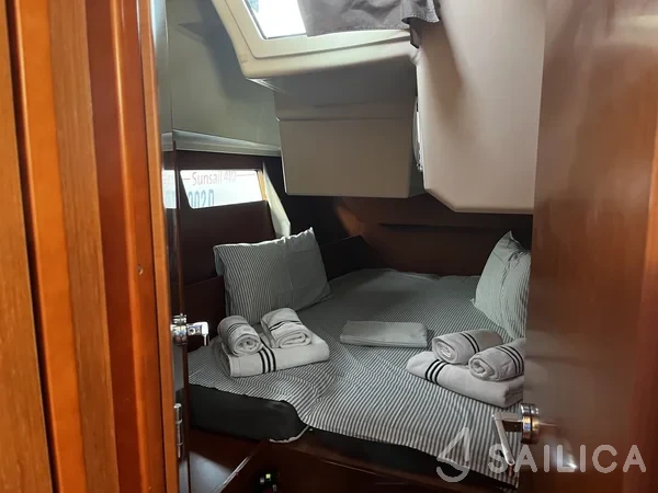 Oceanis 41.1 - Yacht Charter Sailica