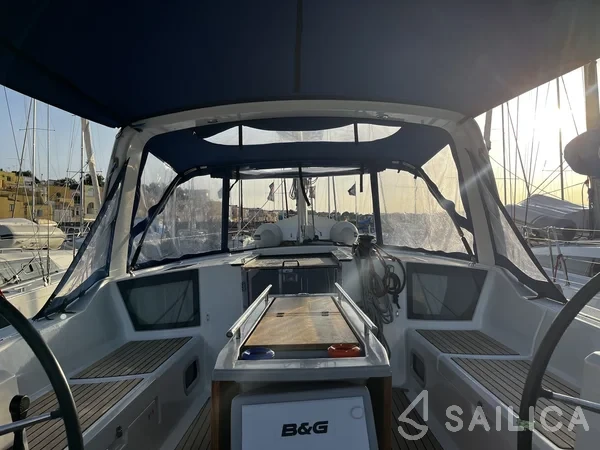 Oceanis 41.1 - Yacht Charter Sailica