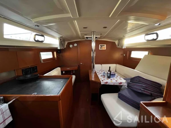 Oceanis 41.1 - Yacht Charter Sailica