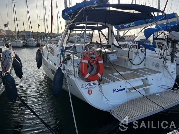 Oceanis 41.1 - Yacht Charter Sailica
