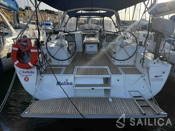 Oceanis 41.1 - Yacht Charter Sailica