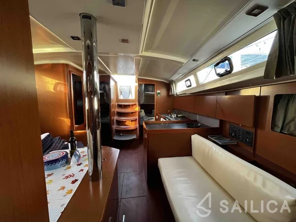 Oceanis 41.1 - Yacht Charter Sailica