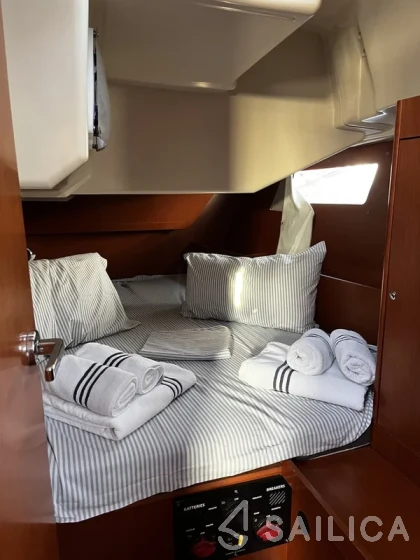 Oceanis 41.1 - Yacht Charter Sailica