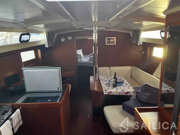 Oceanis 41.1 - Yacht Charter Sailica
