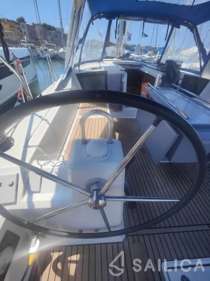 Oceanis 41.1 - Yacht Charter Sailica