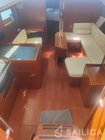 Oceanis 41.1 - Yacht Charter Sailica