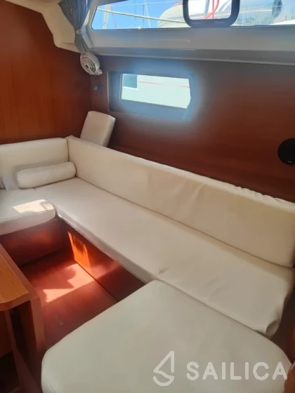 Oceanis 41.1 - Yacht Charter Sailica
